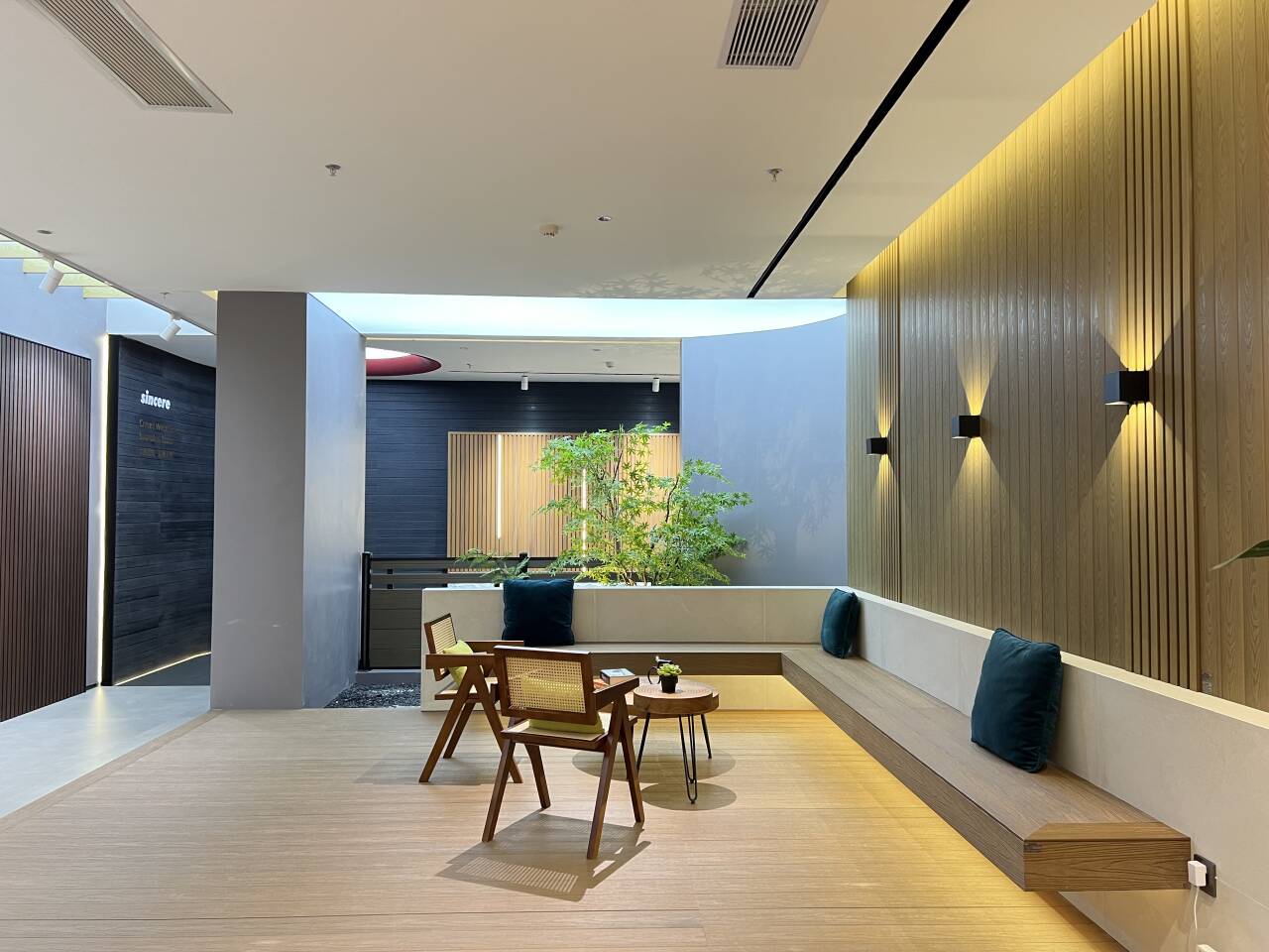 WPC Outdoor Fence for Commercial Landscapes